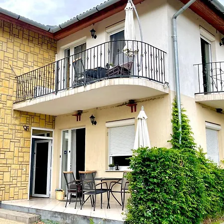 Apartament Apartmanhaz *
