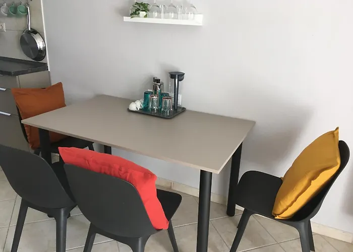 Apartmanhaz * 巴拉通雷勒