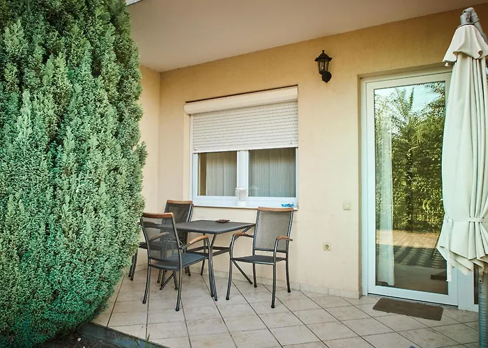 Apartmanhaz בלטונללה